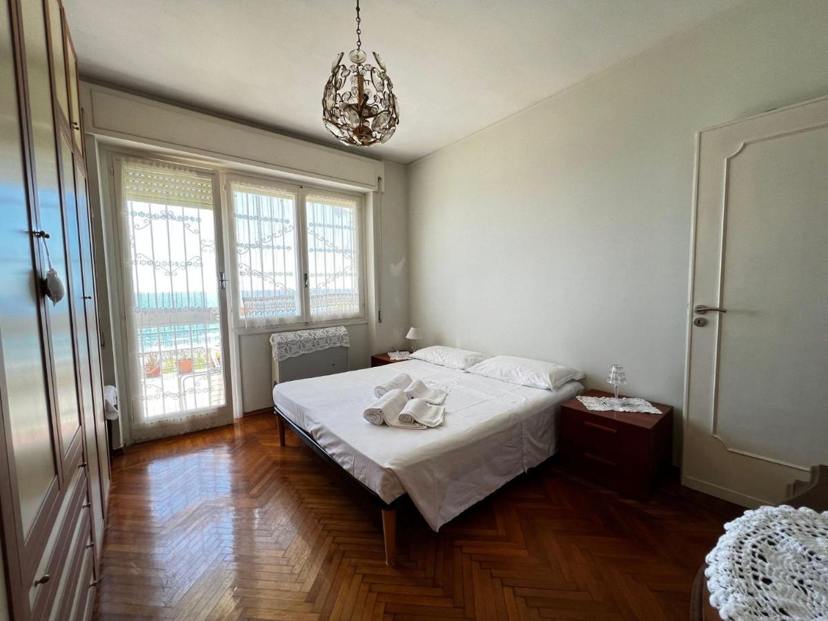 Suite A 2 Passi Dalla Spiaggia - Ospedaletti Exteriör bild