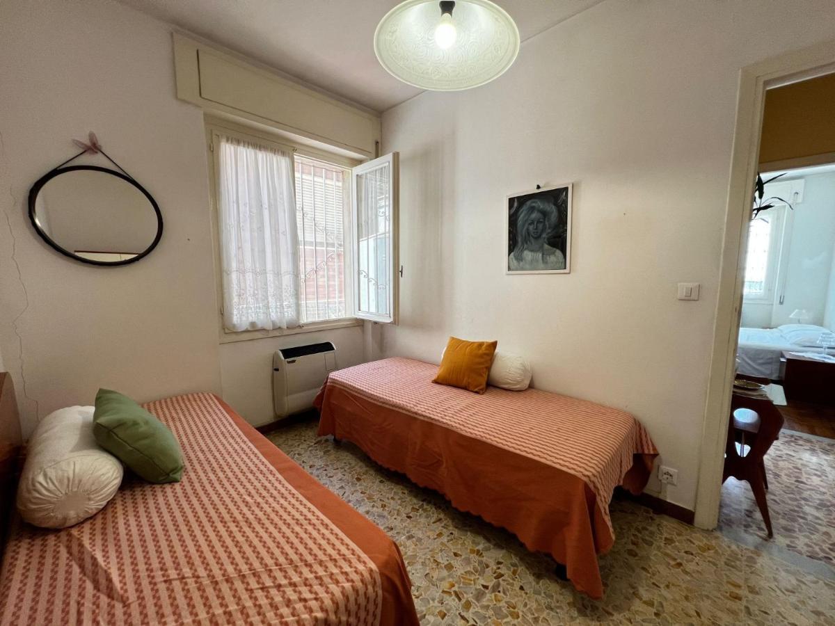 Suite A 2 Passi Dalla Spiaggia - Ospedaletti Exteriör bild